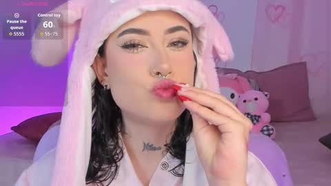 Snapshot of melody_suarez chatting on 11.15.25 MELODY online show from 11.15.25