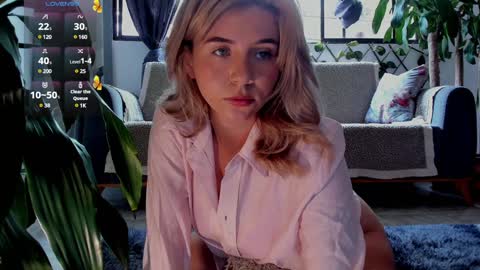 Snapshot of melodypetitex chatting on 01.15.25 sophia online show from 01.15.25