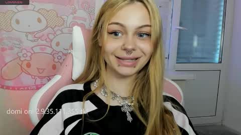 Snapshot of melonipinkbb chatting on 05.11.26 MELONI online show from 05.11.26