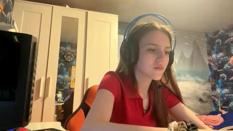 Hi Im Aria 18 years old online show from 10.16.25