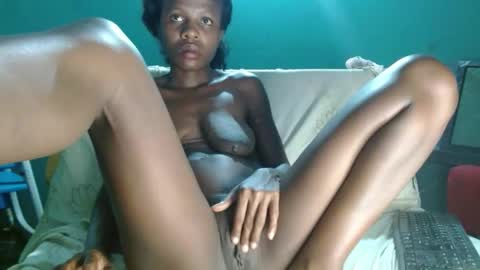 Snapshot of mely1002 chatting on 02.11.26 mely tomson online show from 02.11.26