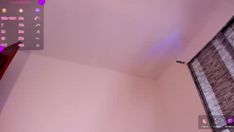 Snapshot of mely_rosee chatting on 09.09.25 online show from 09.09.25