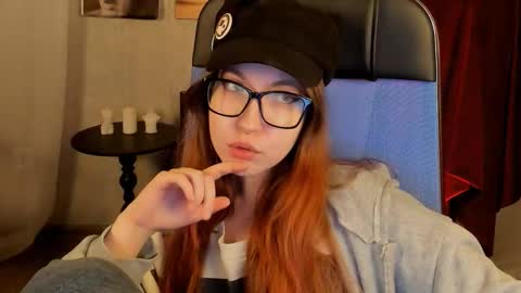 Snapshot of memorycadence chatting on 09.26.25 Mia online show from 09.26.25