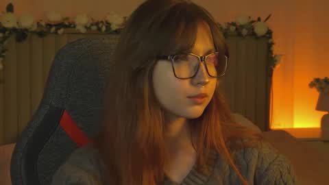 Snapshot of memorycadence chatting on 10.08.25 Mia online show from 10.08.25