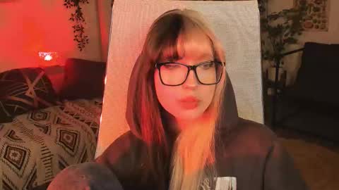 Snapshot of memorycadence chatting on 10.23.25 Mia online show from 10.23.25