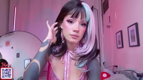 Mena  Help me reach 700 thumbs up online show from 11.11.25