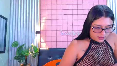 Snapshot of mensia_hernandez chatting on 07.28.26 Princess Mensia online show from 07.28.26