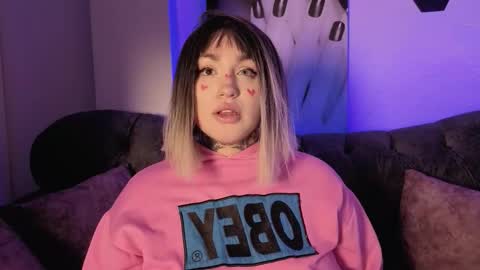 Snapshot of meow_boo chatting on 02.15.26 Aruz online show from 02.15.26