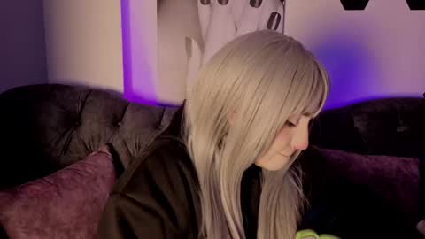 Snapshot of meow_boo chatting on 02.23.26 Aruz online show from 02.23.26