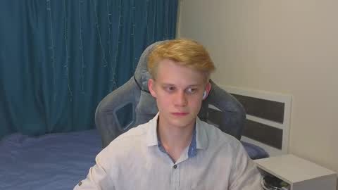 Snapshot of meow_mickey chatting on 10.26.25 Mickey online show from 10.26.25