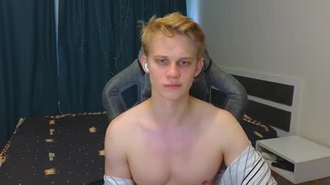 Snapshot of meow_mickey chatting on 11.05.25 Mickey online show from 11.05.25