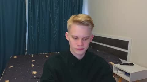 Snapshot of meow_mickey chatting on 11.06.25 Mickey online show from 11.06.25