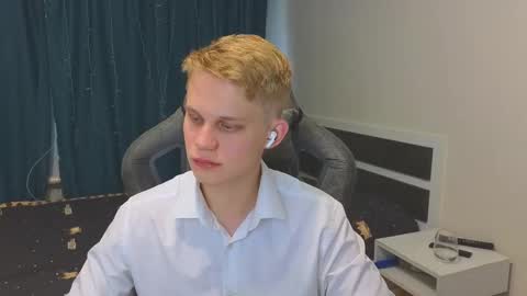 Snapshot of meow_mickey chatting on 11.11.25 Mickey online show from 11.11.25