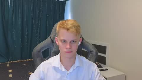 Snapshot of meow_mickey chatting on 11.13.25 Mickey online show from 11.13.25