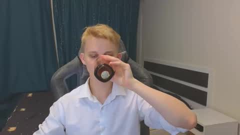 Snapshot of meow_mickey chatting on 11.15.25 Mickey online show from 11.15.25