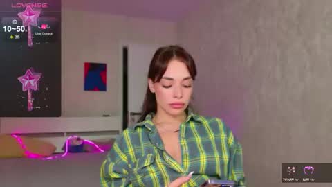 Snapshot of meow_moore chatting on 07.23.26 Megan online show from 07.23.26