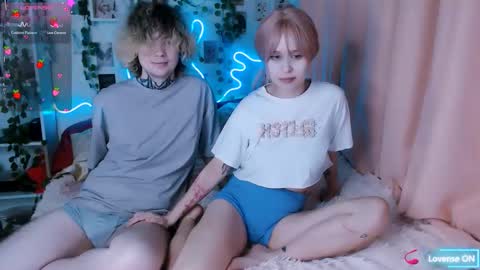 Snapshot of meow_on_da_cam chatting on 10.28.25 meow_on_da_cam online show from 10.28.25