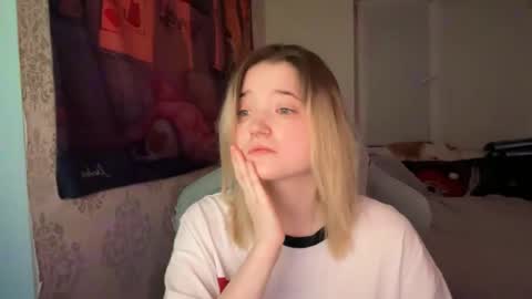 Snapshot of meowki4 chatting on 12.31.24 meowme online show from 12.31.24