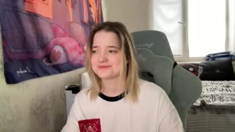 Snapshot of meowki4 chatting on 01.01.25 meowme online show from 01.01.25