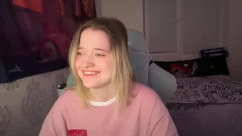 Snapshot of meowki4 chatting on 01.02.25 meowme online show from 01.02.25