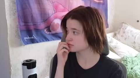 Snapshot of meowki4 chatting on 10.07.25 meowme online show from 10.07.25