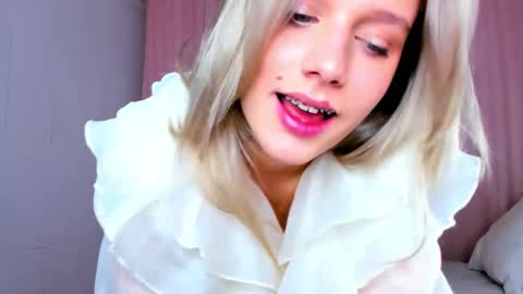 Snapshot of meowthlilu chatting on 10.22.25 Lilu online show from 10.22.25