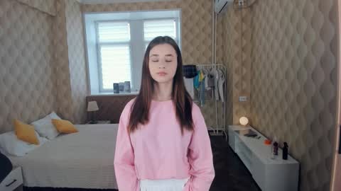 Snapshot of meoww_meows chatting on 10.08.25 Julie online show from 10.08.25