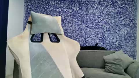 Mia online show from 04.23.26