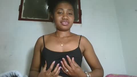 Snapshot of meraldaaaa chatting on 09.10.25 meraldaaaa online show from 09.10.25