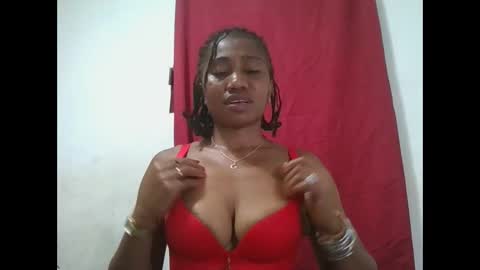 Snapshot of meraldaaaa chatting on 09.25.25 meraldaaaa online show from 09.25.25