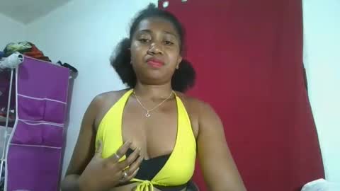 Snapshot of meraldaaaa chatting on 10.17.25 meraldaaaa online show from 10.17.25