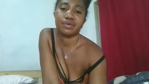 Snapshot of meraldaaaa chatting on 10.21.25 meraldaaaa online show from 10.21.25