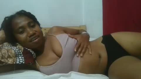 Snapshot of meraldaaaa chatting on 10.28.25 meraldaaaa online show from 10.28.25