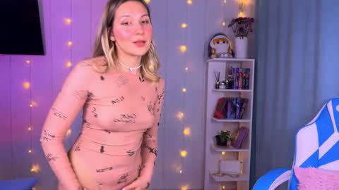 Snapshot of mercedes_robins chatting on 09.11.25 Molly online show from 09.11.25