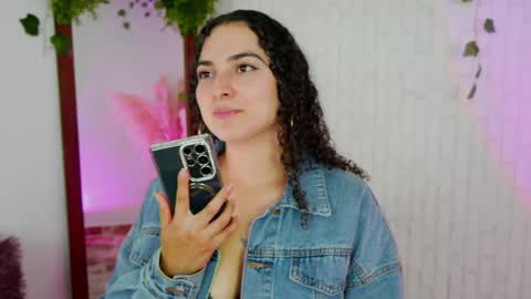 Snapshot of merida_bell18 chatting on 09.27.25 Merida Bell online show from 09.27.25