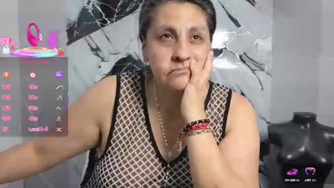 Snapshot of merlyna_goldens chatting on 09.25.25 My next birthday is December 11th. online show from 09.25.25