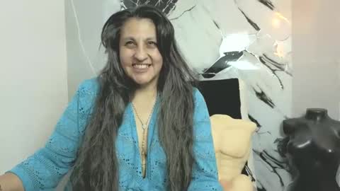 Snapshot of merlyna_goldens chatting on 10.11.25 My next birthday is December 11th. online show from 10.11.25