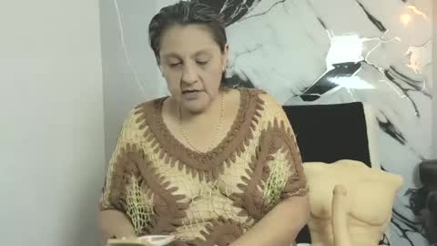 Snapshot of merlyna_goldens chatting on 10.12.25 My next birthday is December 11th. online show from 10.12.25