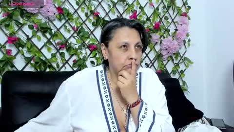 Snapshot of merlyna_goldens chatting on 10.20.25 My next birthday is December 11th. online show from 10.20.25