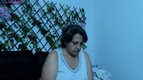 Snapshot of merlyna_goldens chatting on 10.28.25 My next birthday is December 11th. online show from 10.28.25