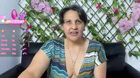 Snapshot of merlyna_goldens chatting on 10.30.25 My next birthday is December 11th. online show from 10.30.25