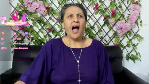 Snapshot of merlyna_goldens chatting on 10.31.25 My next birthday is December 11th. online show from 10.31.25