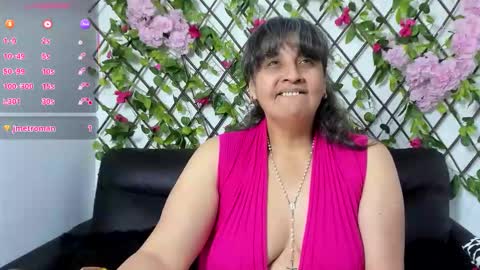 Snapshot of merlyna_goldens chatting on 11.05.25 My next birthday is December 11th. online show from 11.05.25