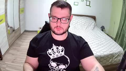 King and Queen online show from 04.22.26