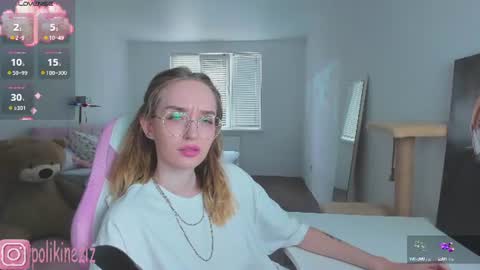 Snapshot of merryl_clark chatting on 06.19.26 Sara online show from 06.19.26
