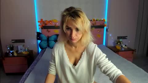 Snapshot of merymidnight chatting on 10.02.25 merymidnight online show from 10.02.25