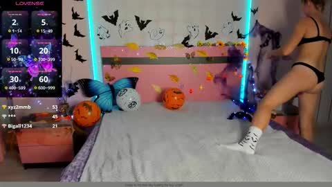 Snapshot of merymidnight chatting on 10.17.25 merymidnight online show from 10.17.25