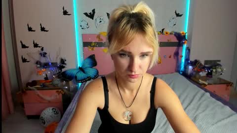 Snapshot of merymidnight chatting on 10.24.25 merymidnight online show from 10.24.25