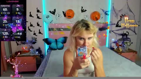 Snapshot of merymidnight chatting on 10.28.25 merymidnight online show from 10.28.25