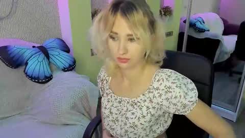 Snapshot of merymidnight chatting on 11.12.25 merymidnight online show from 11.12.25